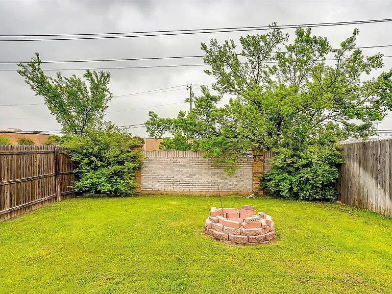 812 Walnut St — Photo 12