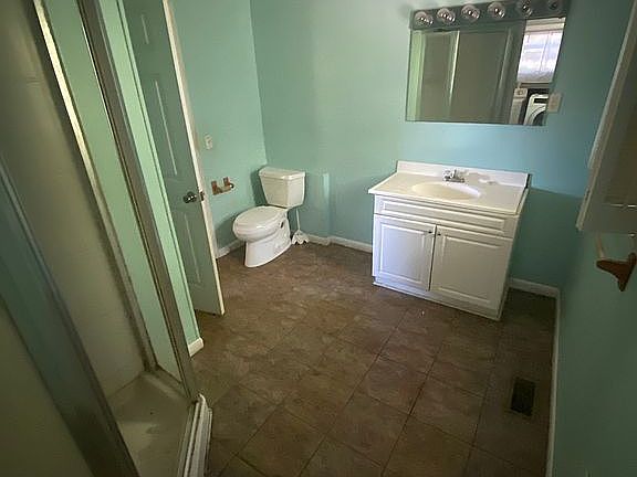 3rd image of 1040 Bell Dr