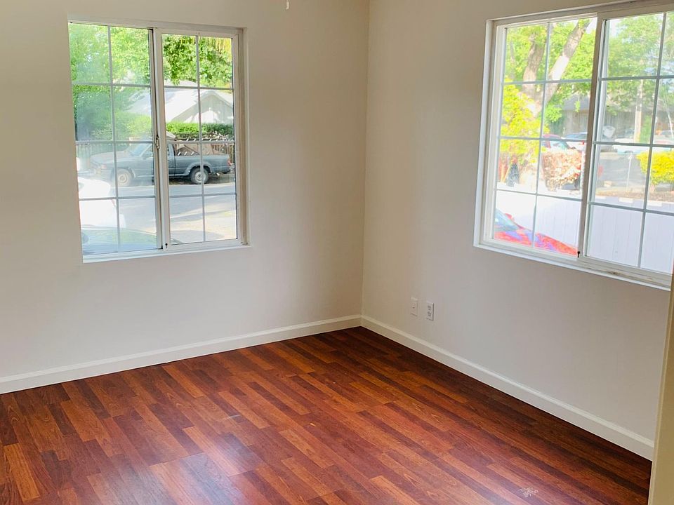 1st image of 24 Arrowhead Ln