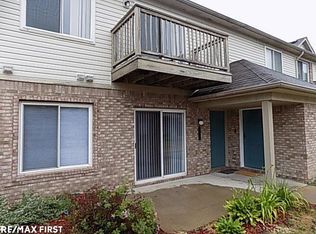 24174 Wedgewood Cir, Warren, MI 48091