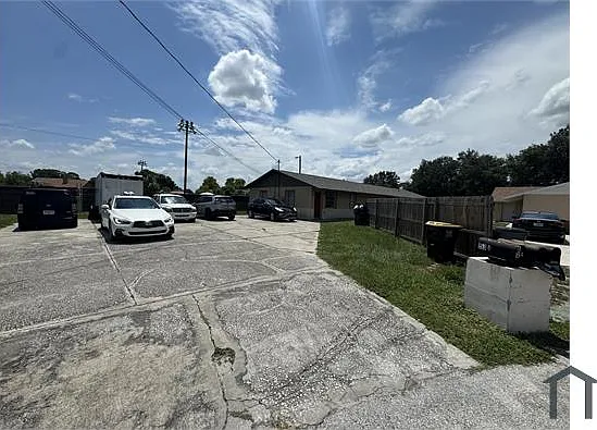 3 bed, 855 sqft, $2,299 — Photo 4
