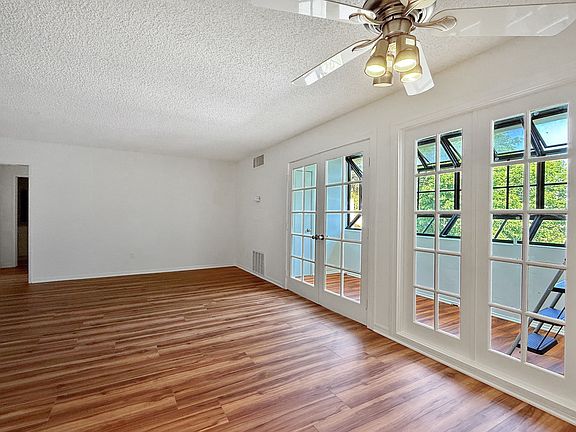 4th image of 330 S Mentor Ave Unit 329