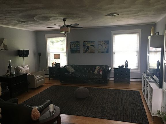 sunken living room
						:
						lots of space