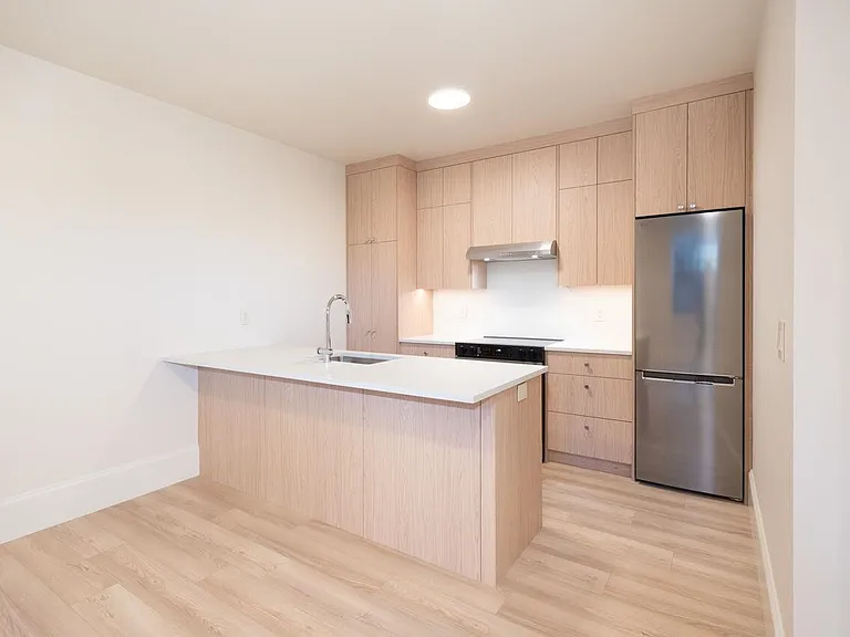 5770 Kitchener St #LOWER — Photo 15