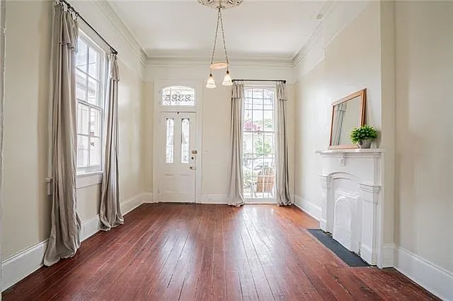 2325 Laurel St — Photo 3