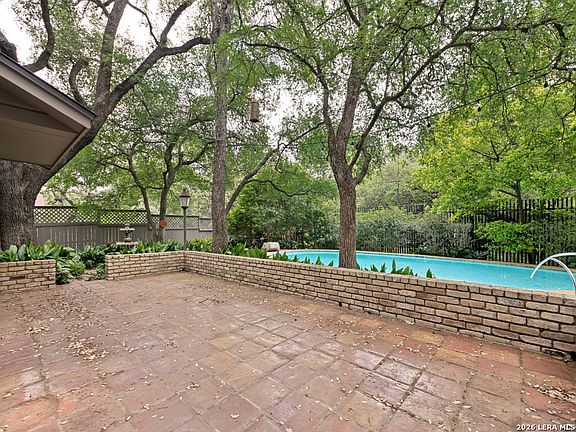 3rd image of 2518 Old Orchard Ln