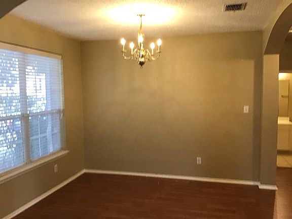 4th image of 442 Valley View Dr