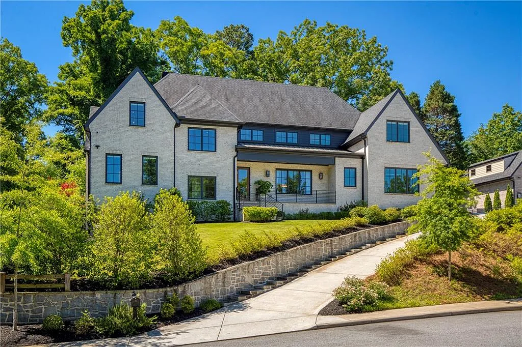 6 bed, 7.0 bath, 6143 sqft, $16,500 — Photo 2