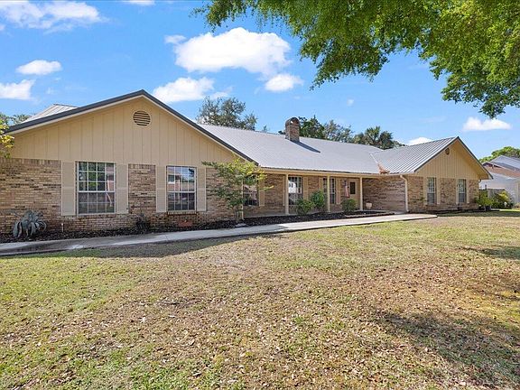 4th image of 121 Edwards Ln