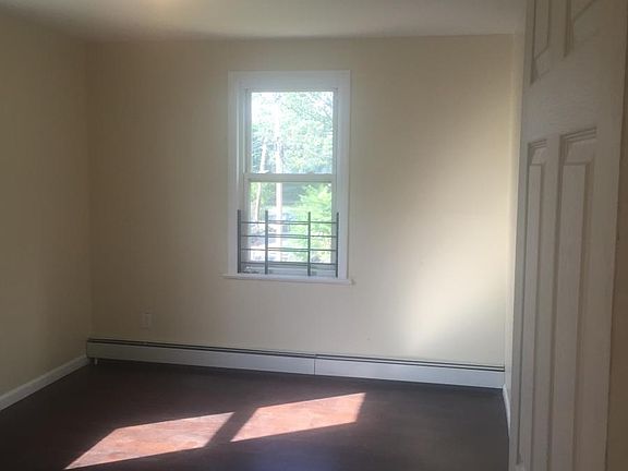 4th image of 61 Saint James Pl APT 2