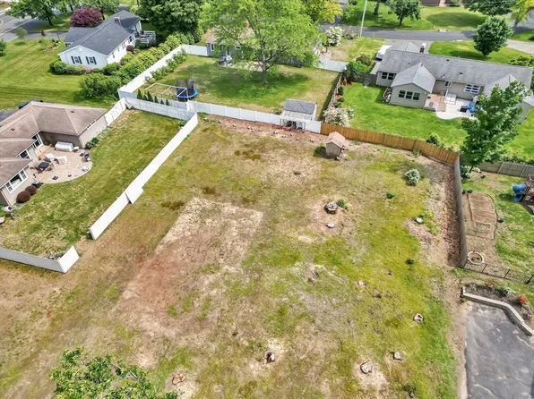 36 Terry Dr, Longmeadow, MA 01106