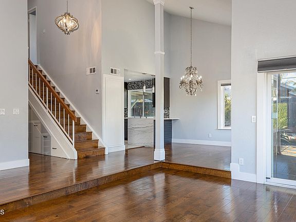 4th image of 1276 Halifax Ct