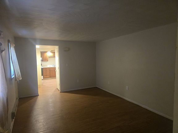 4th image of 185 Zerby Ave Floor 1