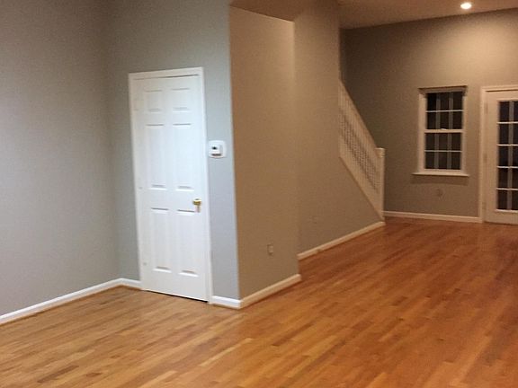 Open plan living. Dinning table fits perfect to the left