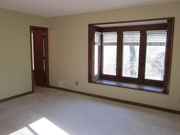 4th image of 3621 Willow Mill Dr