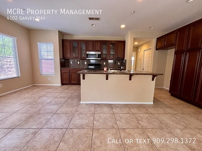 4102 Garvey Way — Photo 8