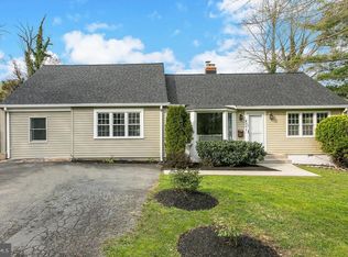 6712 Kerns Rd, Falls Church, VA 22042