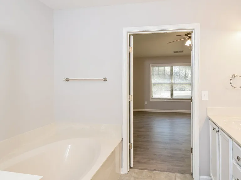 121 Townview Dr — Photo 15