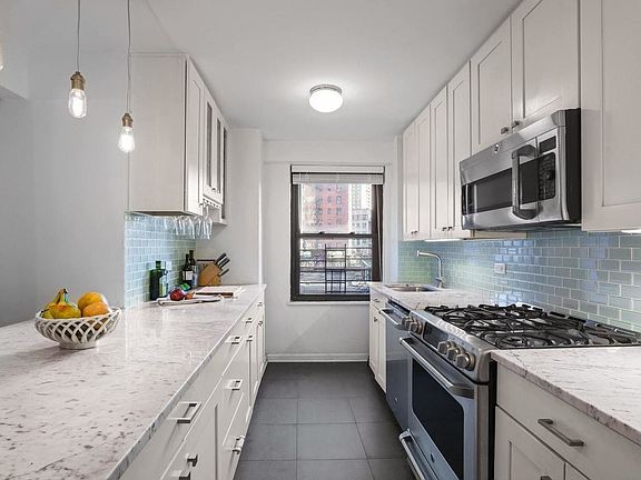 4th image of 417 Grand St APT D105