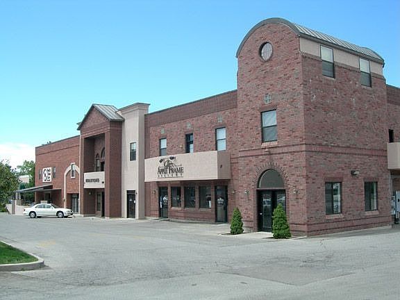 There are businesses on the first level. Residences are upstairs.