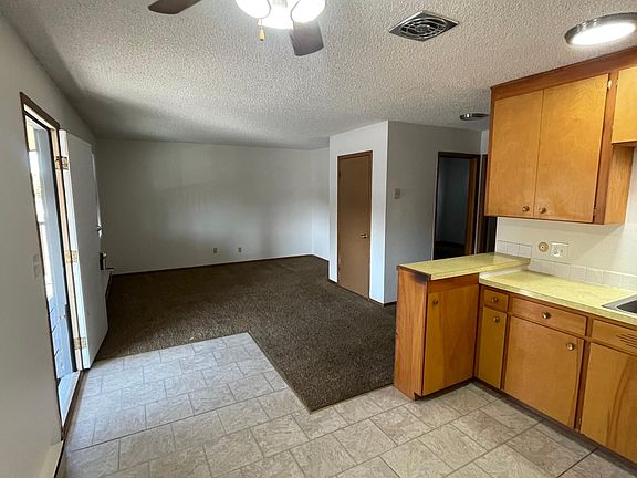 4th image of 701 W Hayden Ave #16