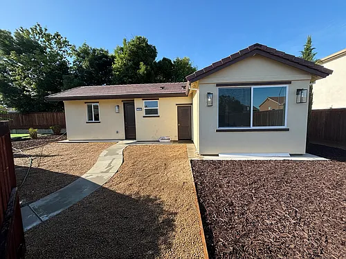 762 Crepe Myrtle Ct Photo 1