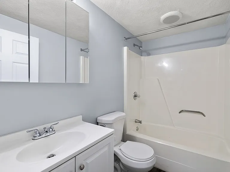 Drummond Estates Apartments — Photo 6