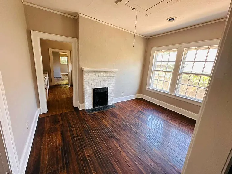1921 James Ave — Photo 24