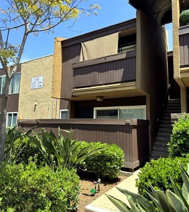 1st image of 3454 Castle Glen Dr Unit 228