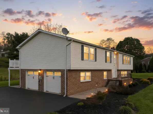 2525 Springwood Rd, York, PA 17402