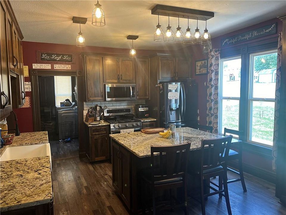 2nd image of 300 N 1st St