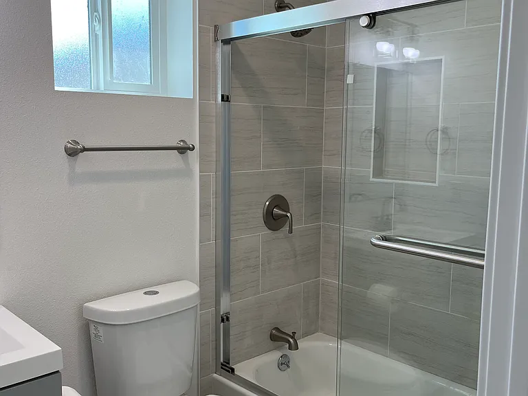 4318 W 133rd St #D — Photo 8