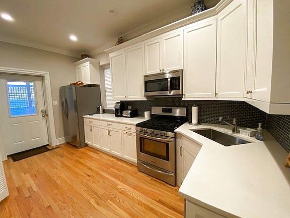 3rd image of 3433 N Janssen Ave #1