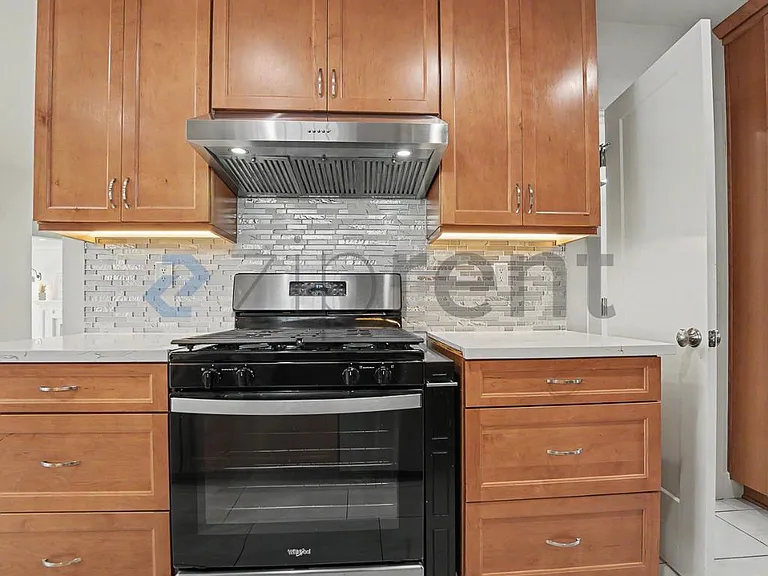 1067 W 83rd St — Photo 13