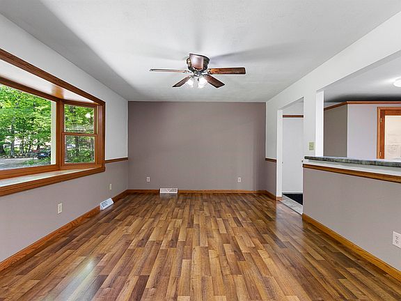 3rd image of 759 Hemlock Dr