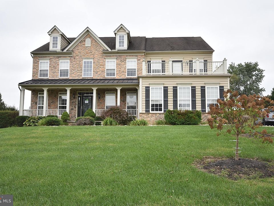 1st image of 310 Blue Heron Ct