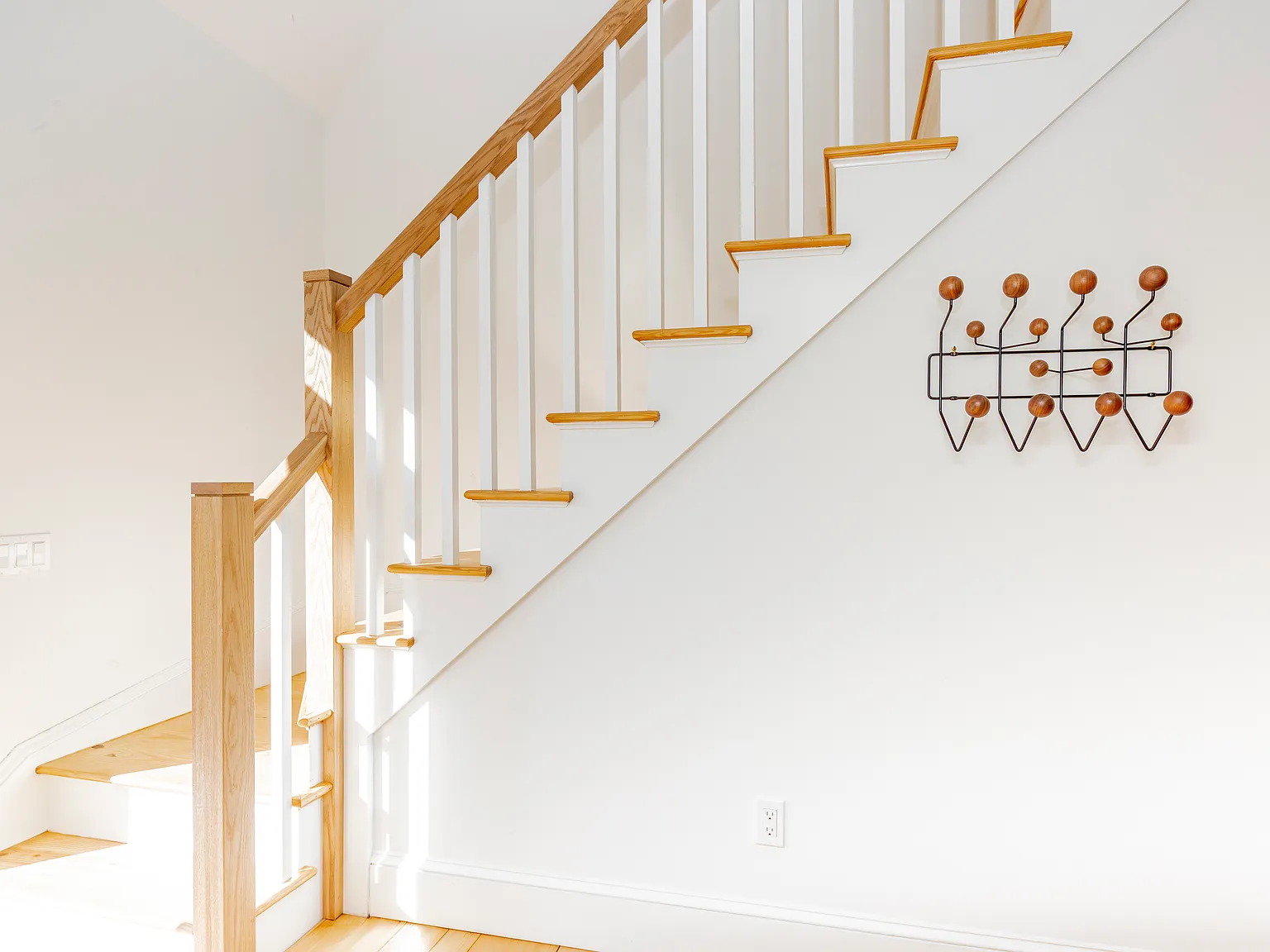 Effortless Summer Living in Bridgehampton North — Photo 4