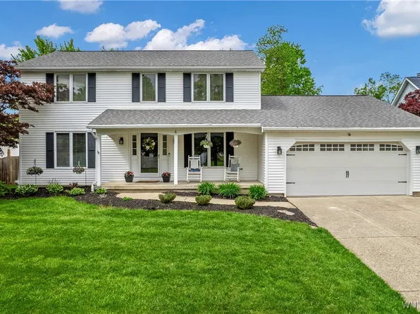 4 Deepwood Pl, Lancaster, NY 14086