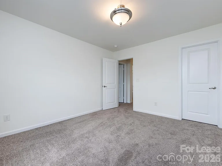 2436 Silverthorn Dr — Photo 27