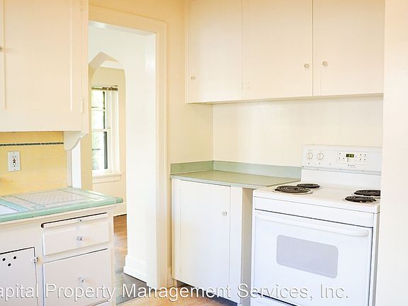 2nd image of 912 SW Vista Ave APT 221