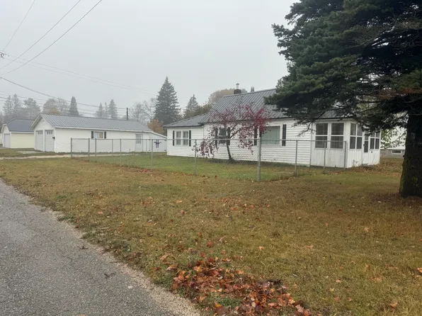 201 W Avenue B, Newberry, MI 49868