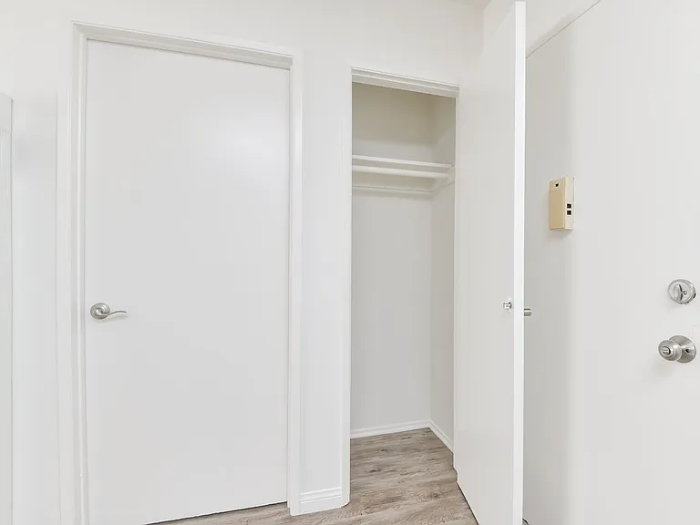 1799 N Hollywood Way — Photo 37