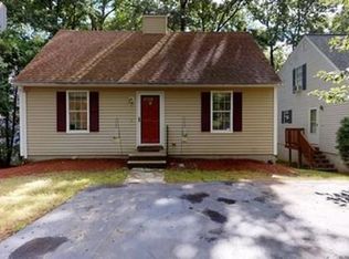 3 Williamsburg Dr, Uxbridge, MA 01569