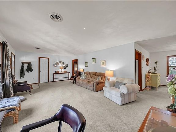 5th image of 5746 Burbank Ct