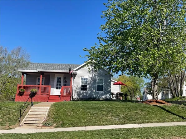 836 S 5th St, Atchison, KS 66002