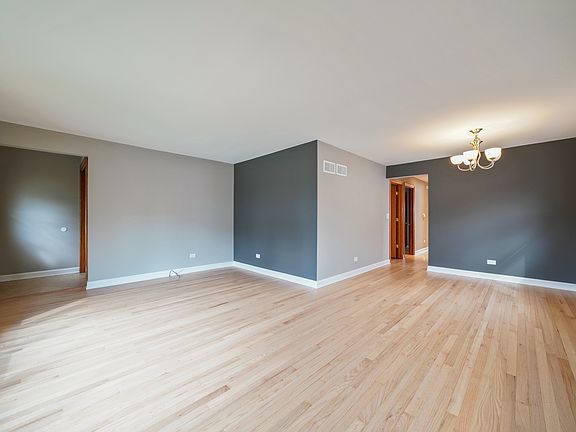 4th image of 523 N Evergreen Ave