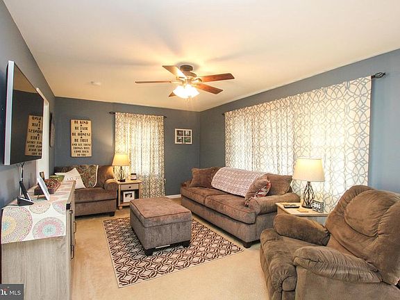 3rd image of 305 Tulip Pl