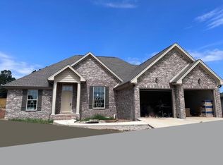 121 Scarlette Ln, Muscle Shoals, AL 35661