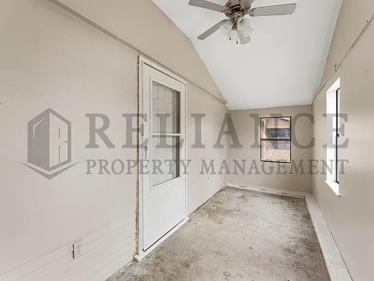 2719 W Douglas Ave — Photo 24