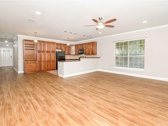 3rd image of 5913 Antoine Rd